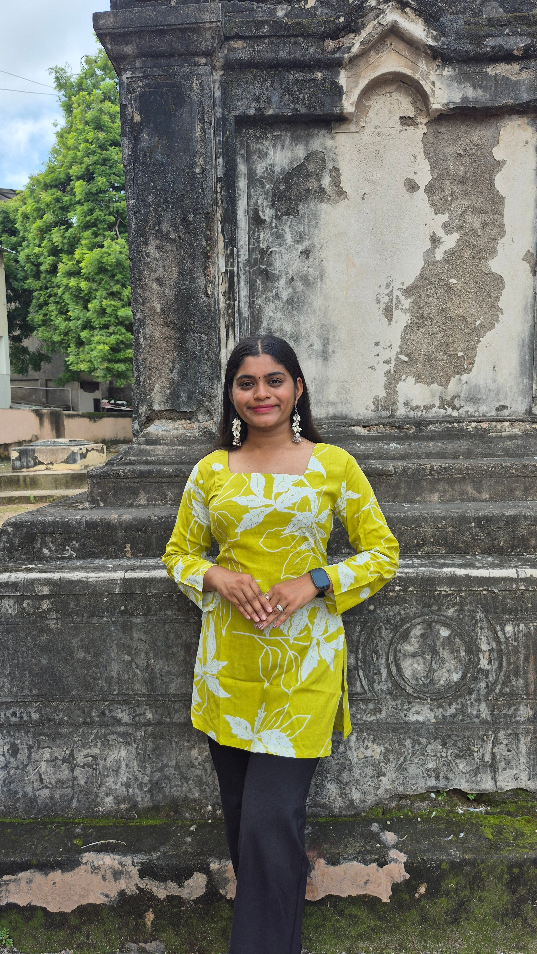 Sitara Phool Kurti